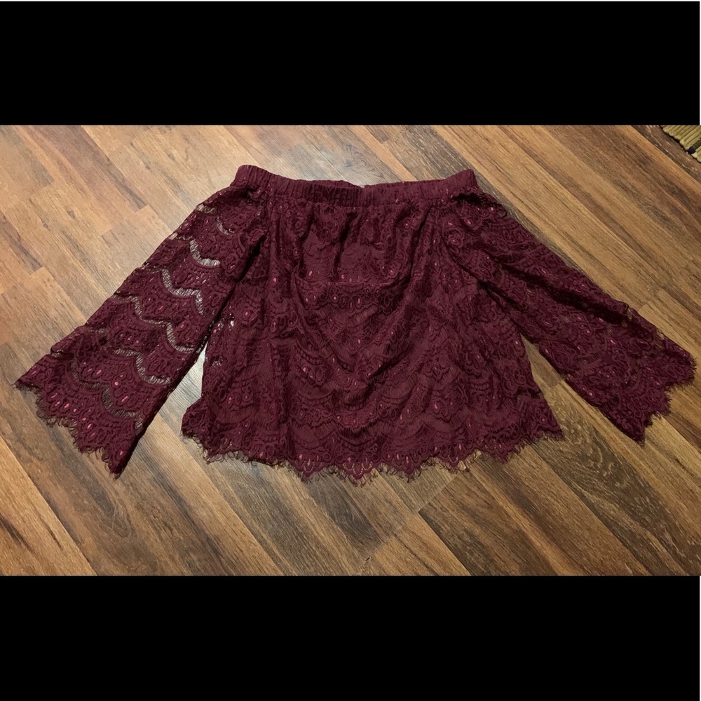 NWT Francesca’s Lace Off Shoulder Top Sz M